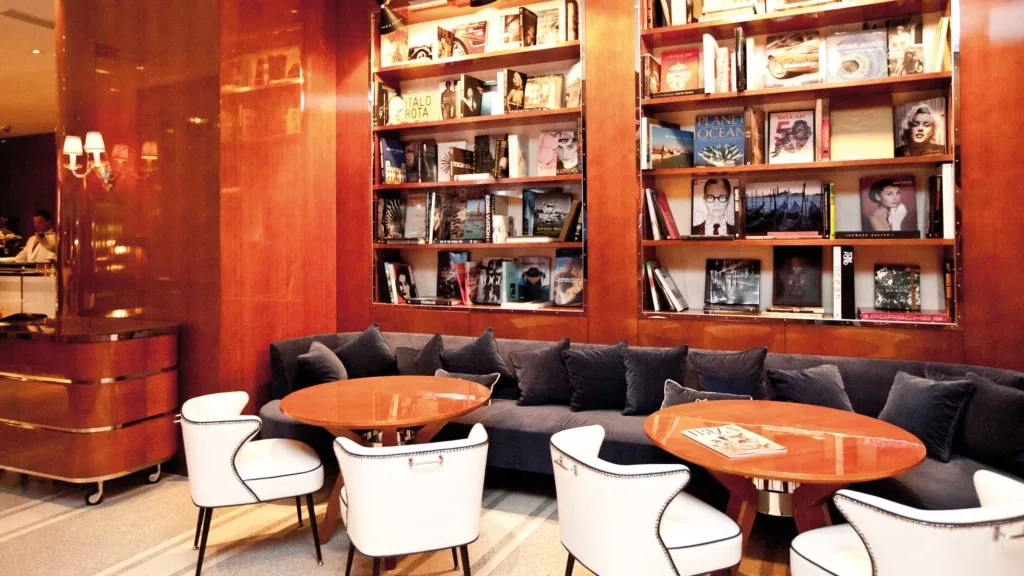 Cipriani Ibiza - walnut lounge