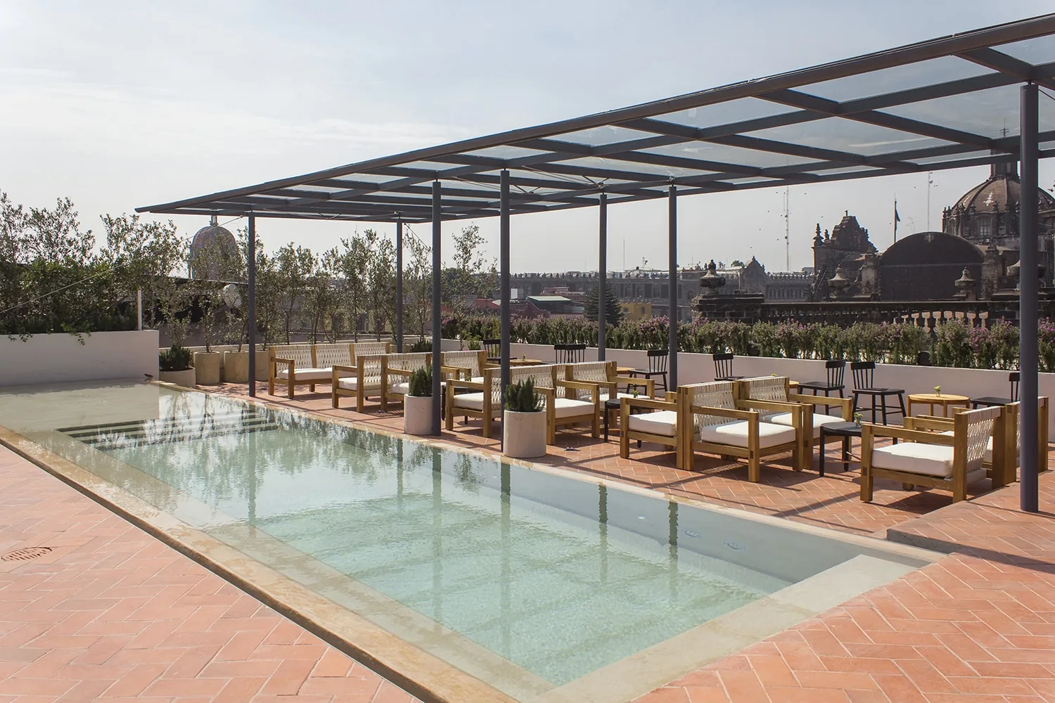 Comedor Mexicano - Circulo Mexicano Rooftop - pool terrace with dining tables under th
