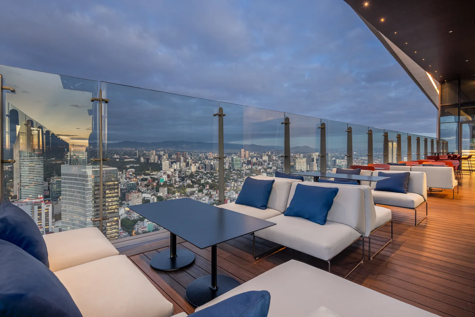 Cityzen Rooftop Kitchen - lounge seating reforma view
