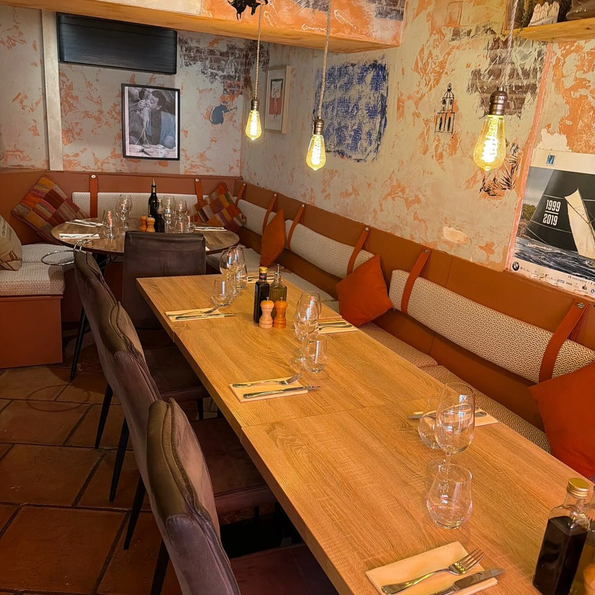 Clandestino - interior banquette room