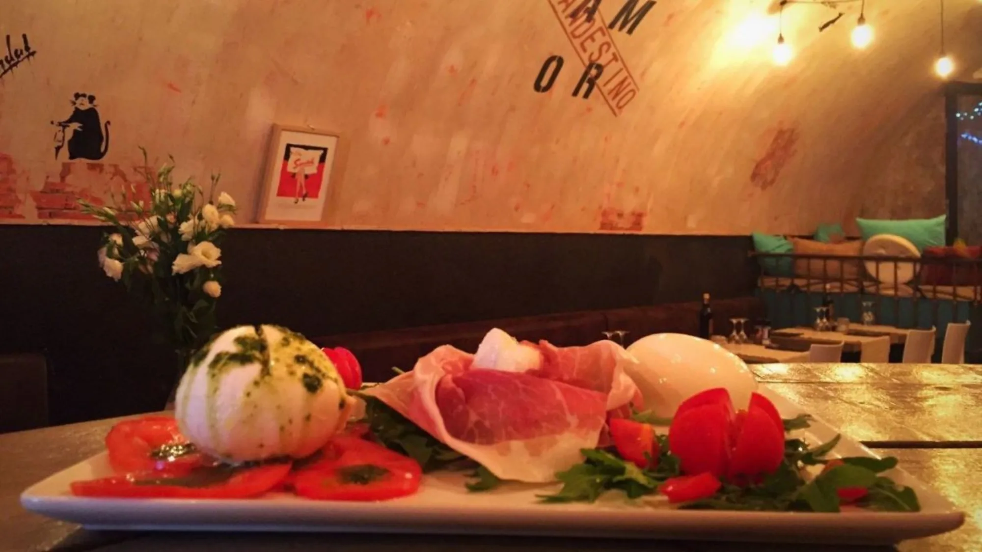 Clandestino - burrata prosciutto