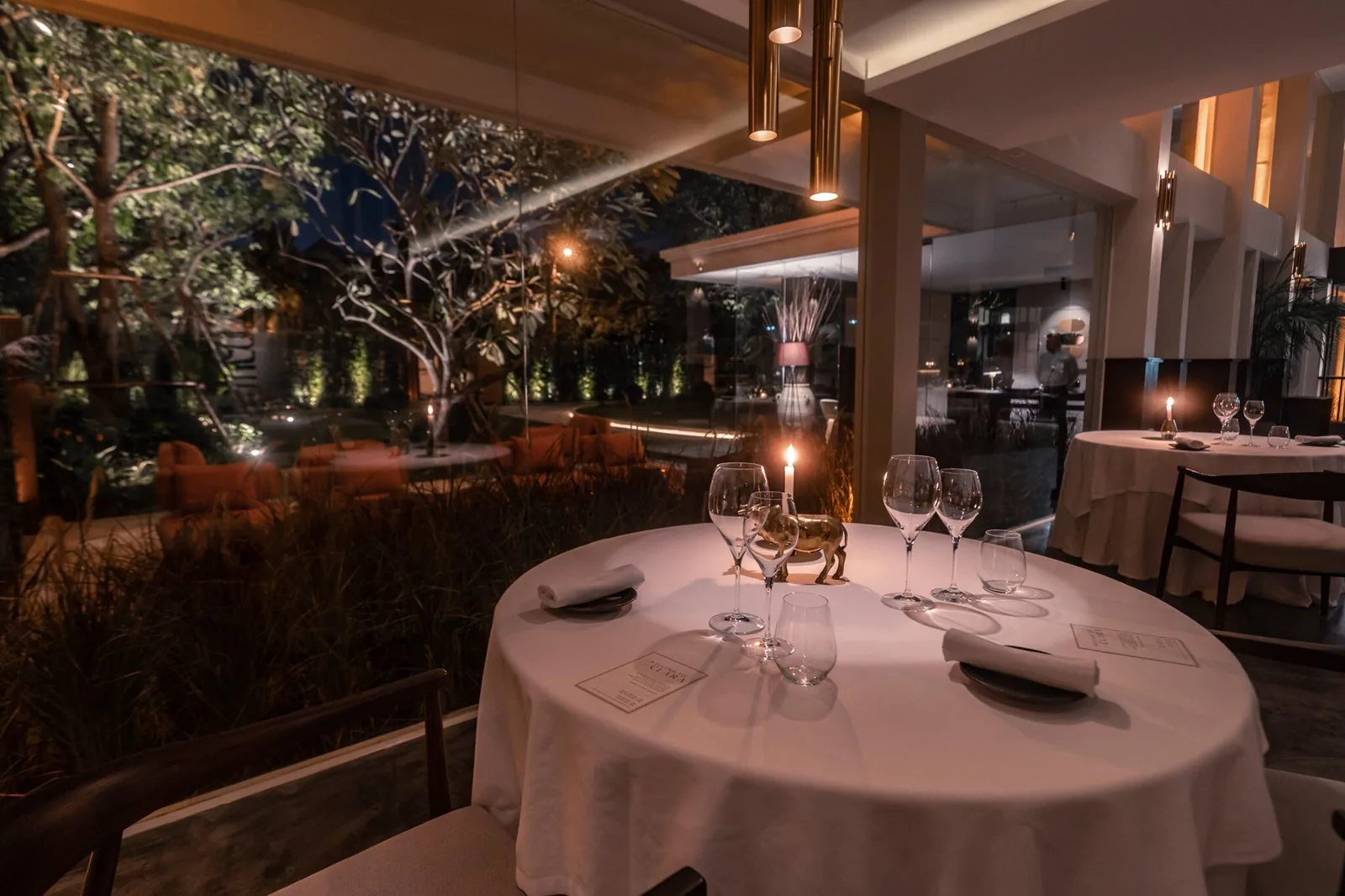 Clara - interior terrace garden table