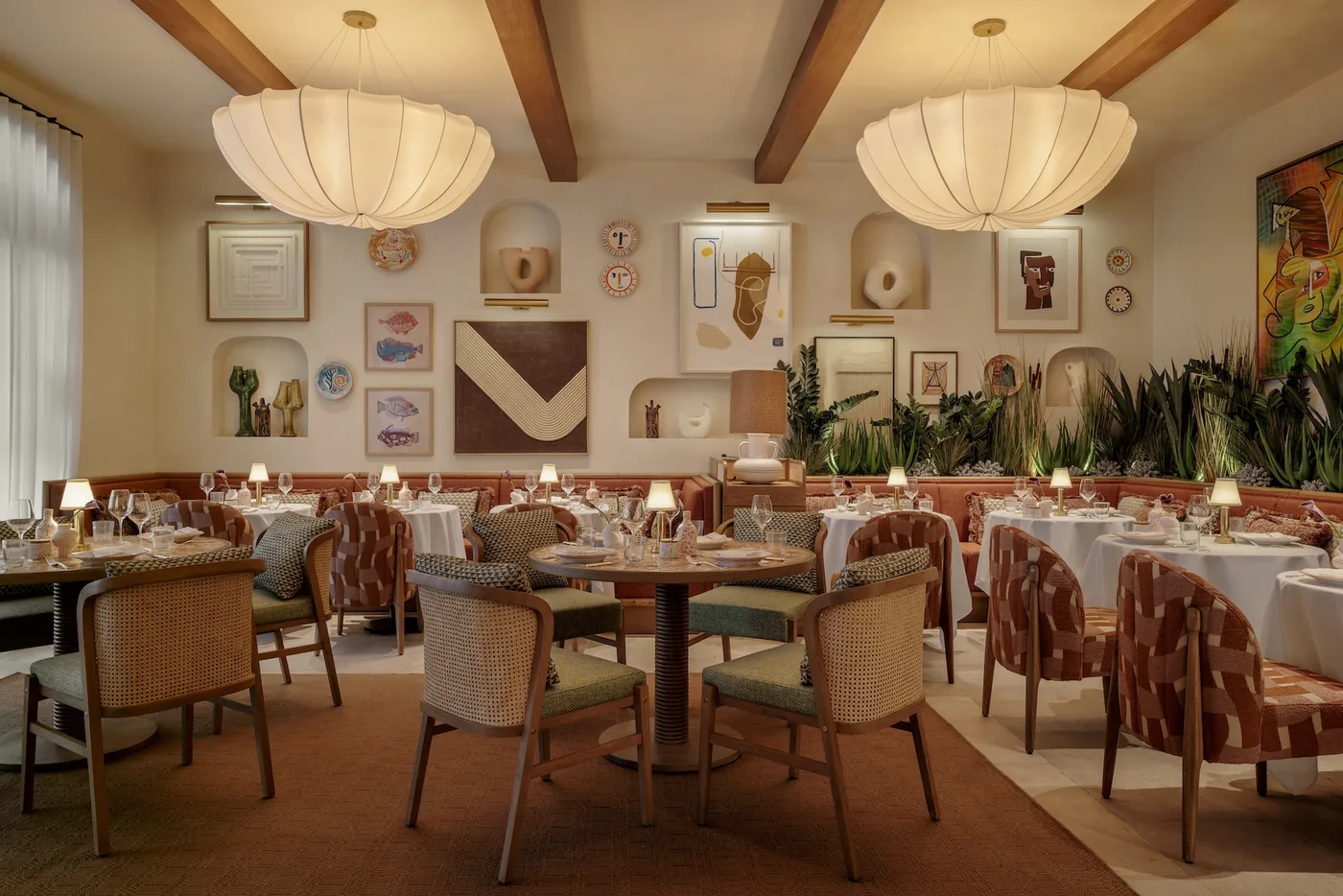 Claudie - art wall dining room