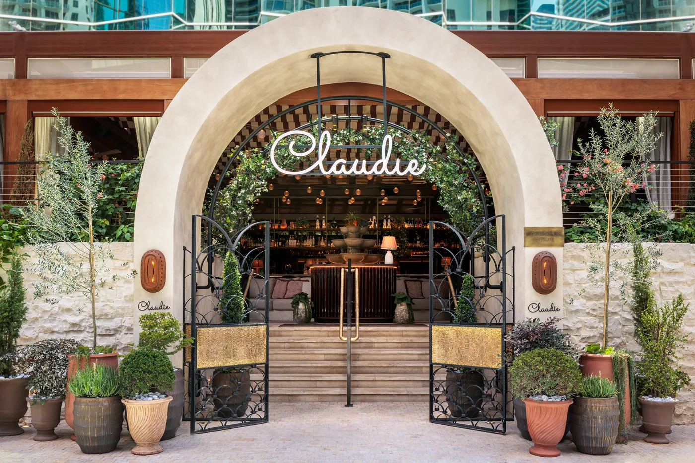 Claudie - entrance archway