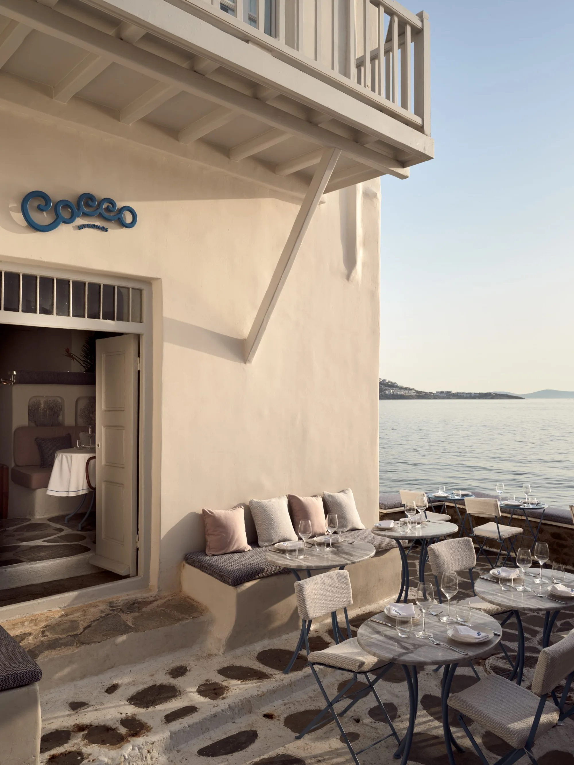 Cocco - seaside terrace bench