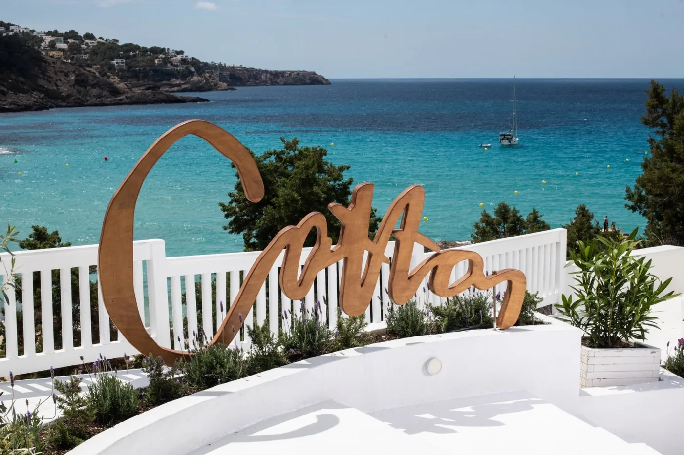 Cotton Beach Club - cotta sculpture