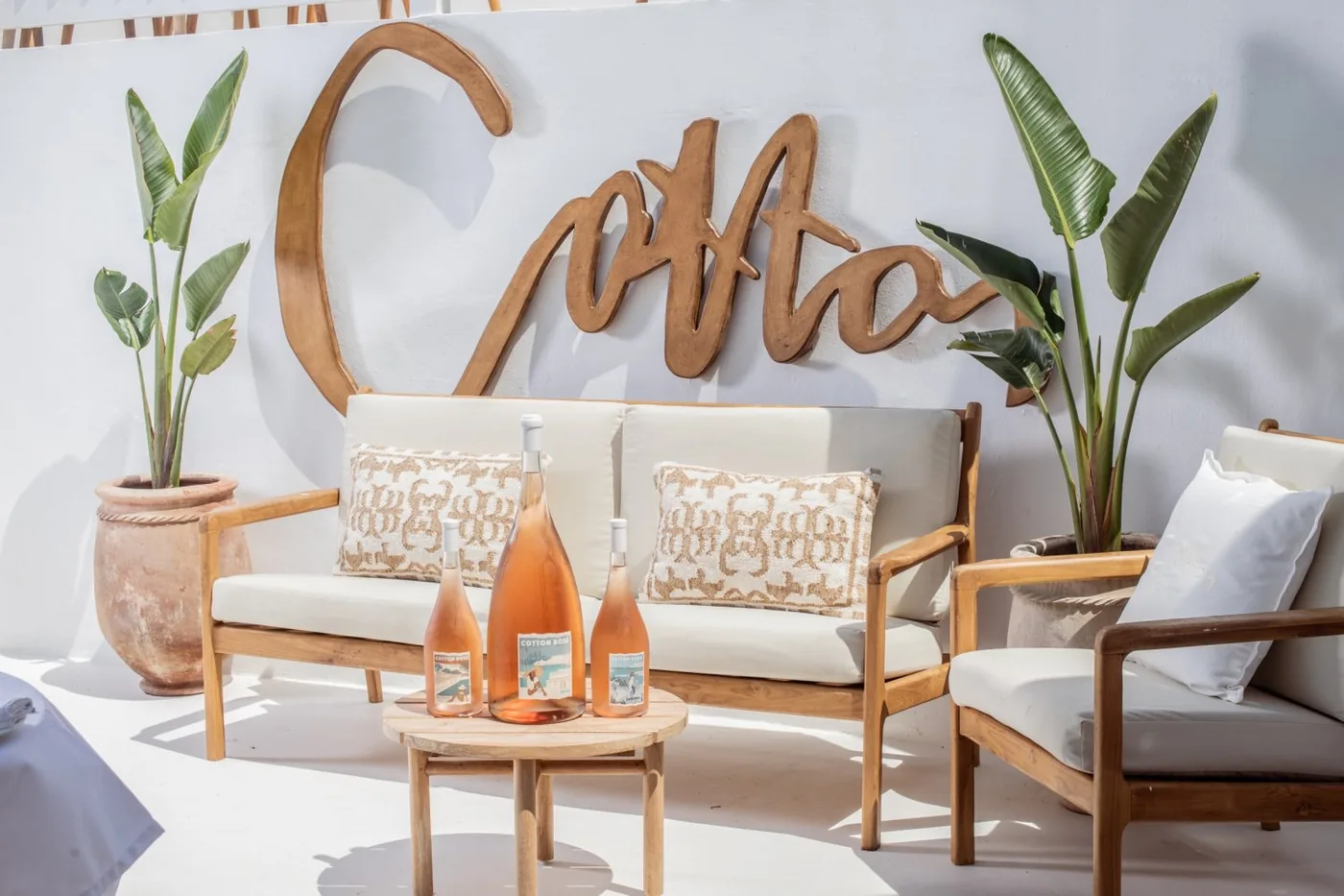 Cotton Beach Club - teak lounge
