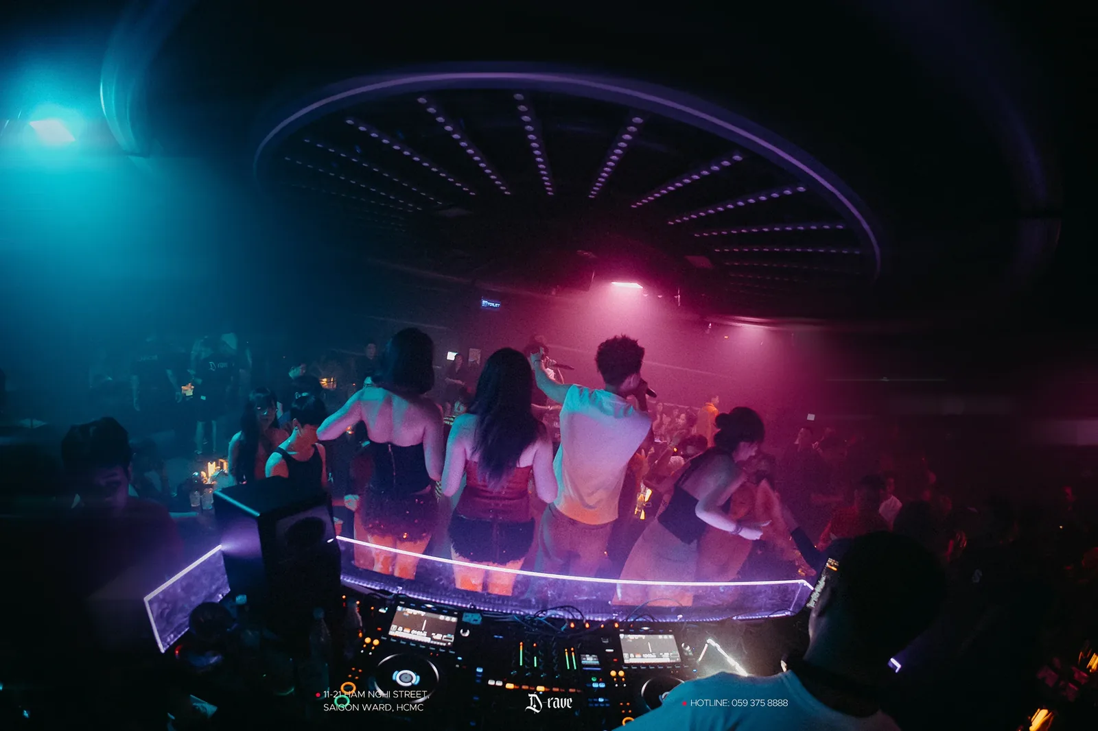 D-RAVE CLUB SGN - dj booth