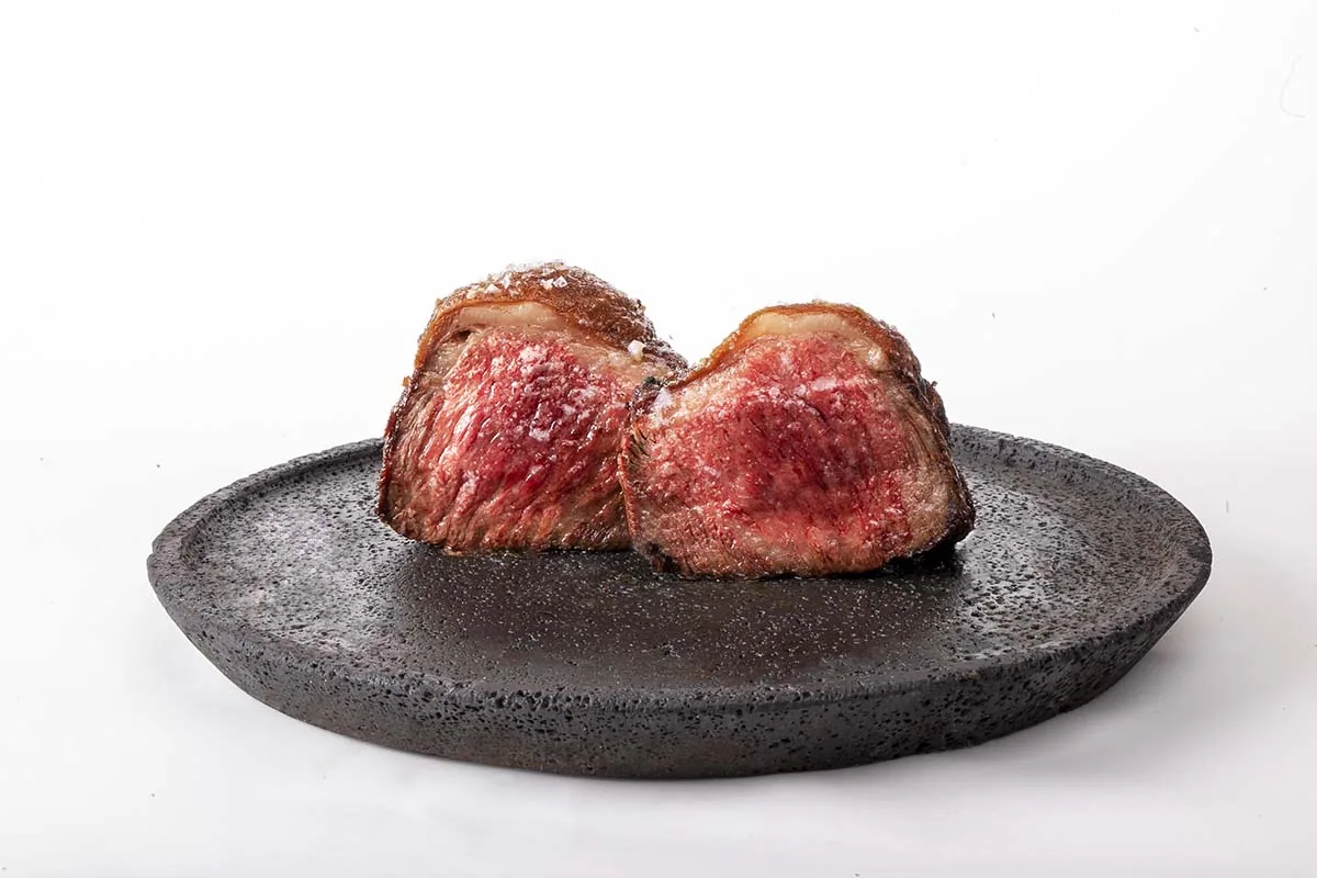 Dante Brasa y Fuego - steak served on a lava stone