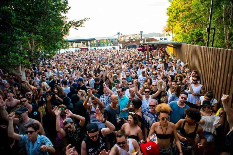 DC-10 - circoloco crowd
