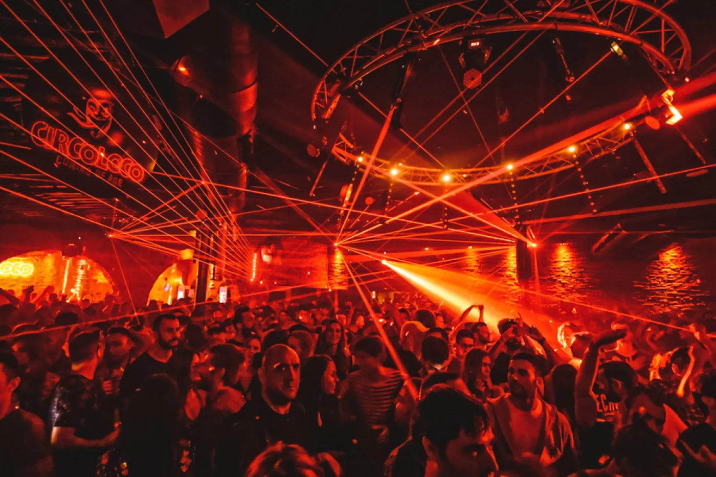 DC-10 - club scene