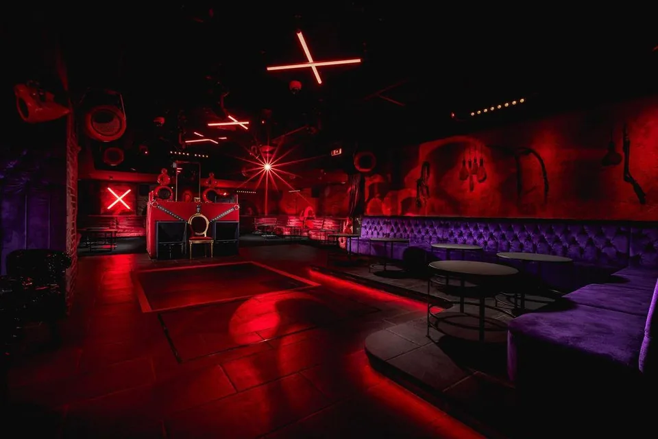 Dear Darling - nightclub 2