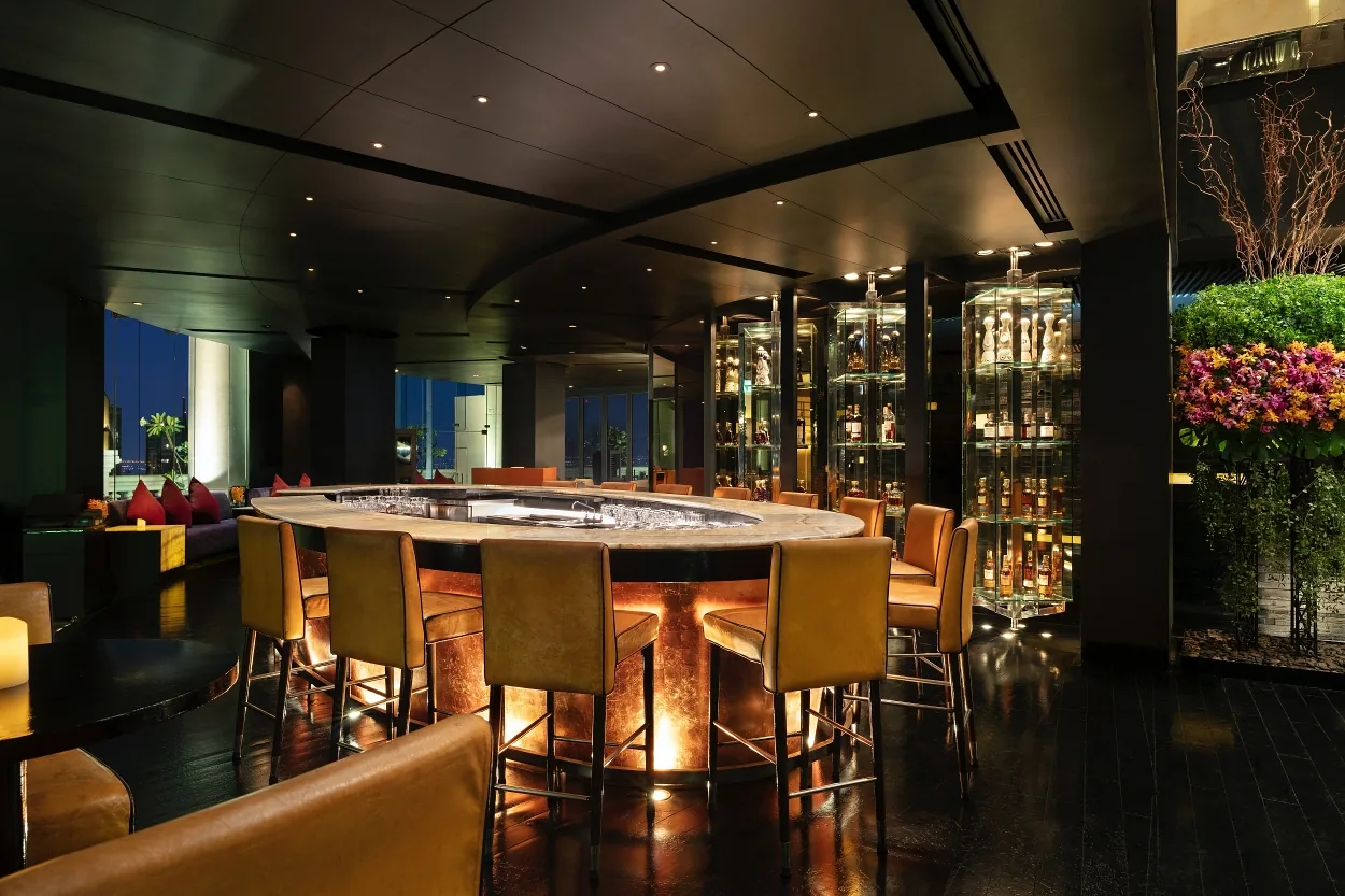 Distil Bar - round bar interior