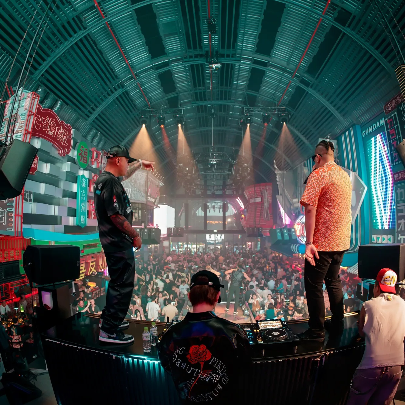 DISTRICT K - dj booth