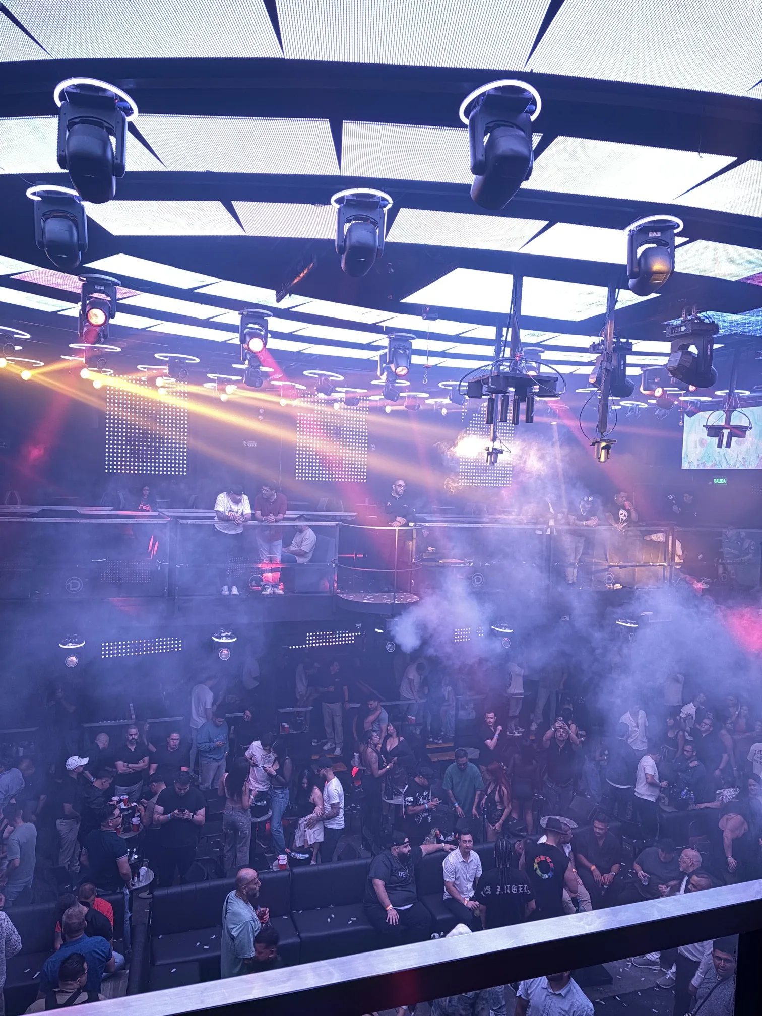 Dulcinea - main room crowd haze