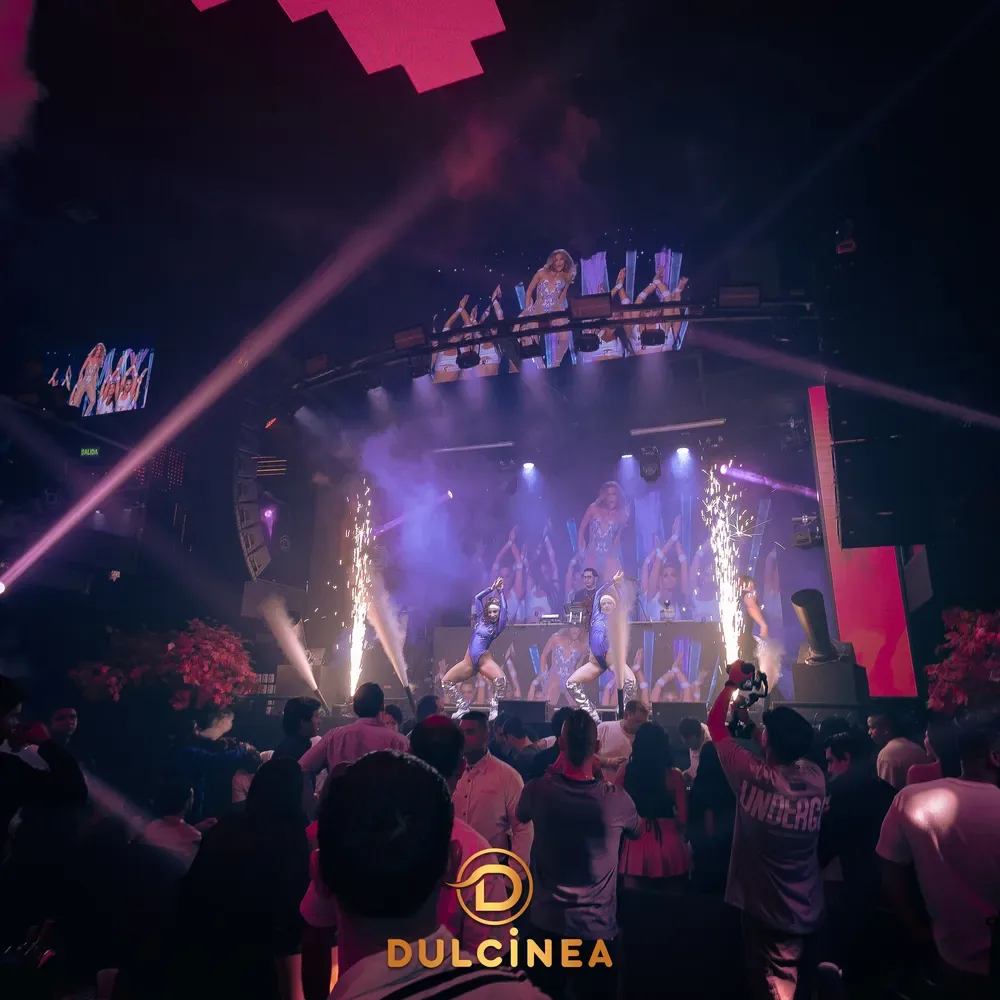 Dulcinea - stage pyro