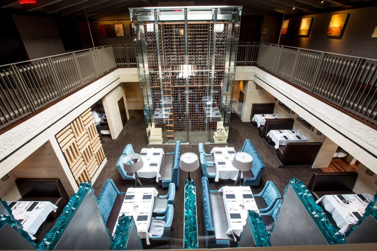 Eddie V's - dining room