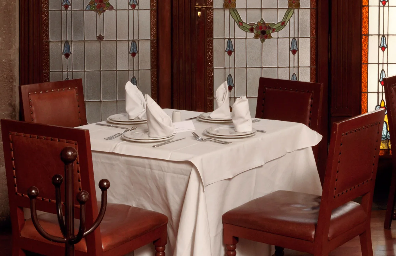 El Cardenal - interior dining room white linen