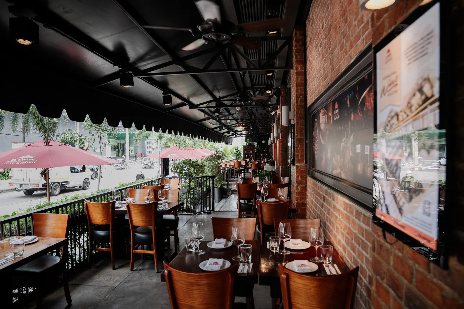 El Gaucho - terrace dining