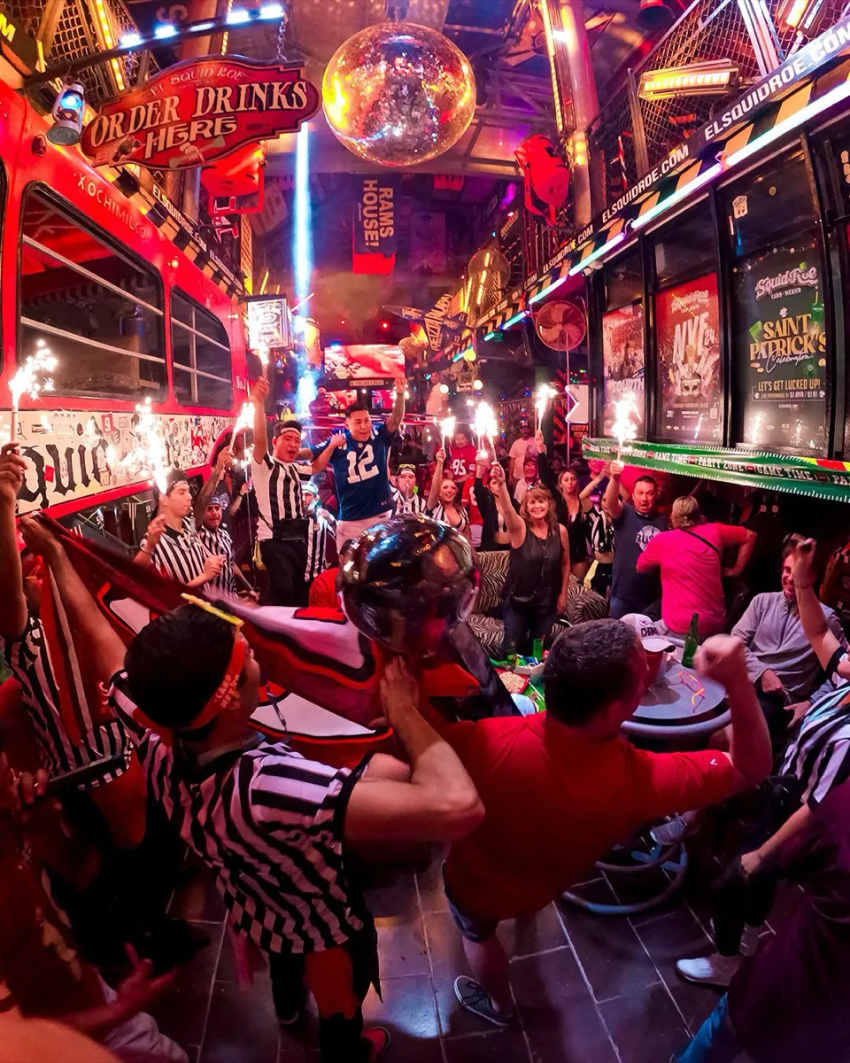 El Squid Roe, nightclubs in Cabo 3
