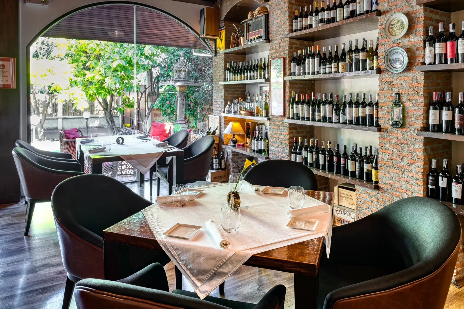Enoteca - dining room garden arch window
