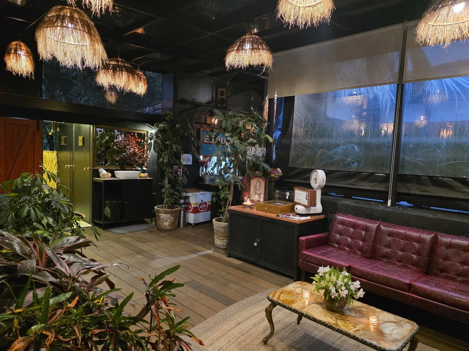 Esquina Comun - lounge at dusk
