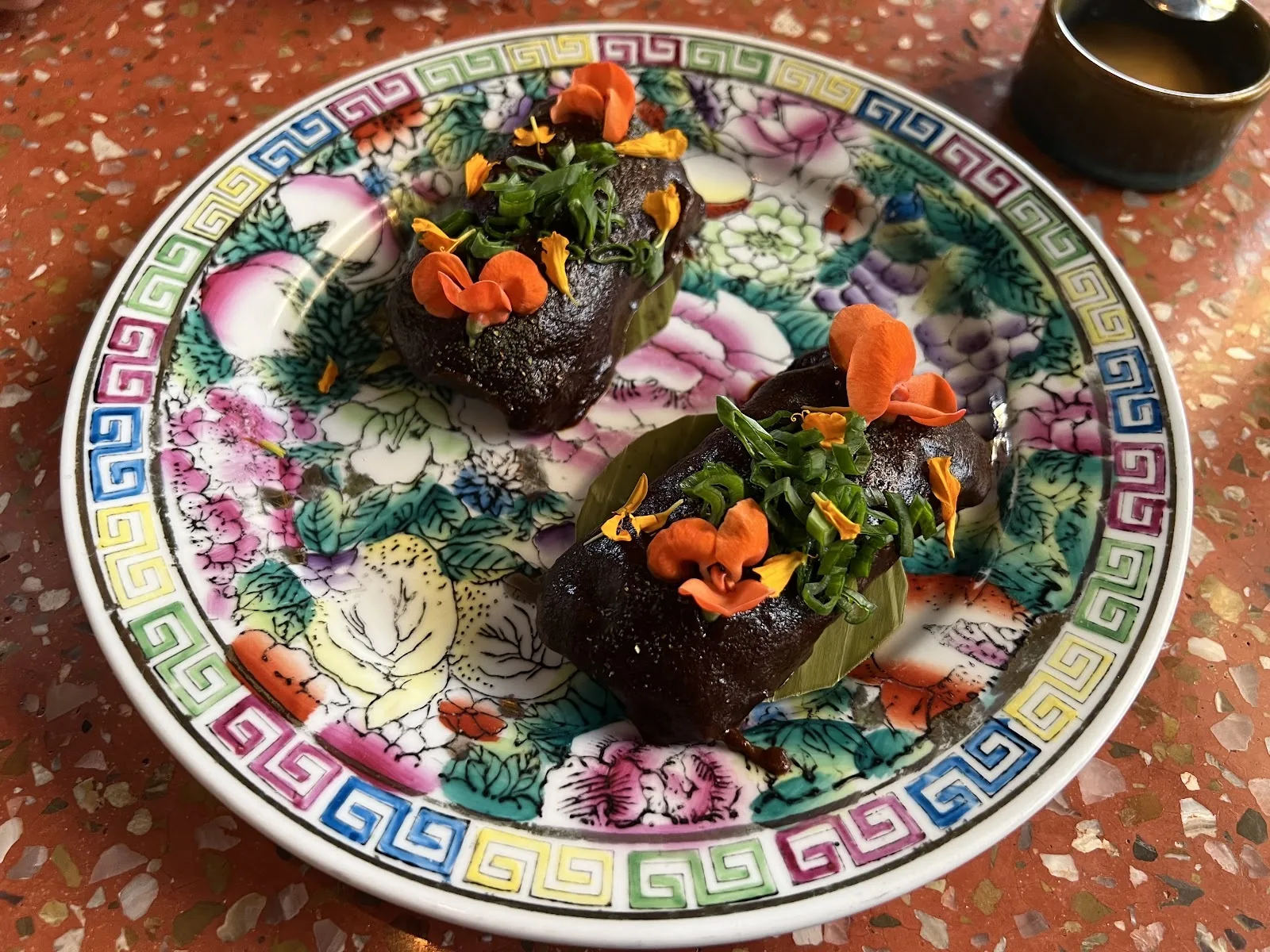 Esquina Comun - dish on hand painted plate