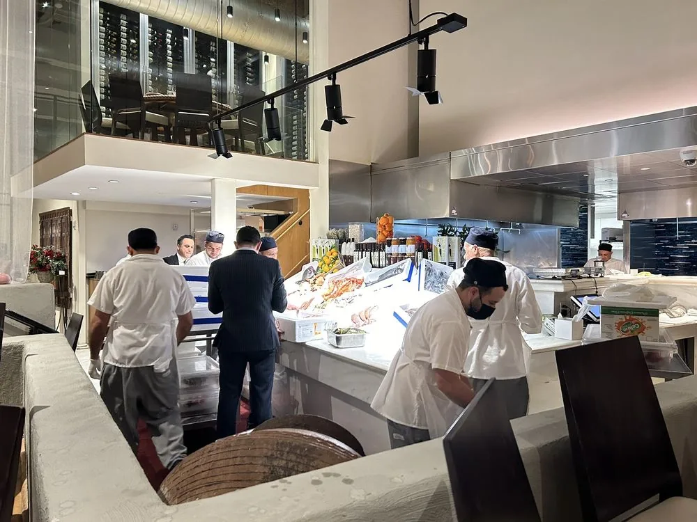 Estiatorio Milos Midtown, restaurants in New York 2