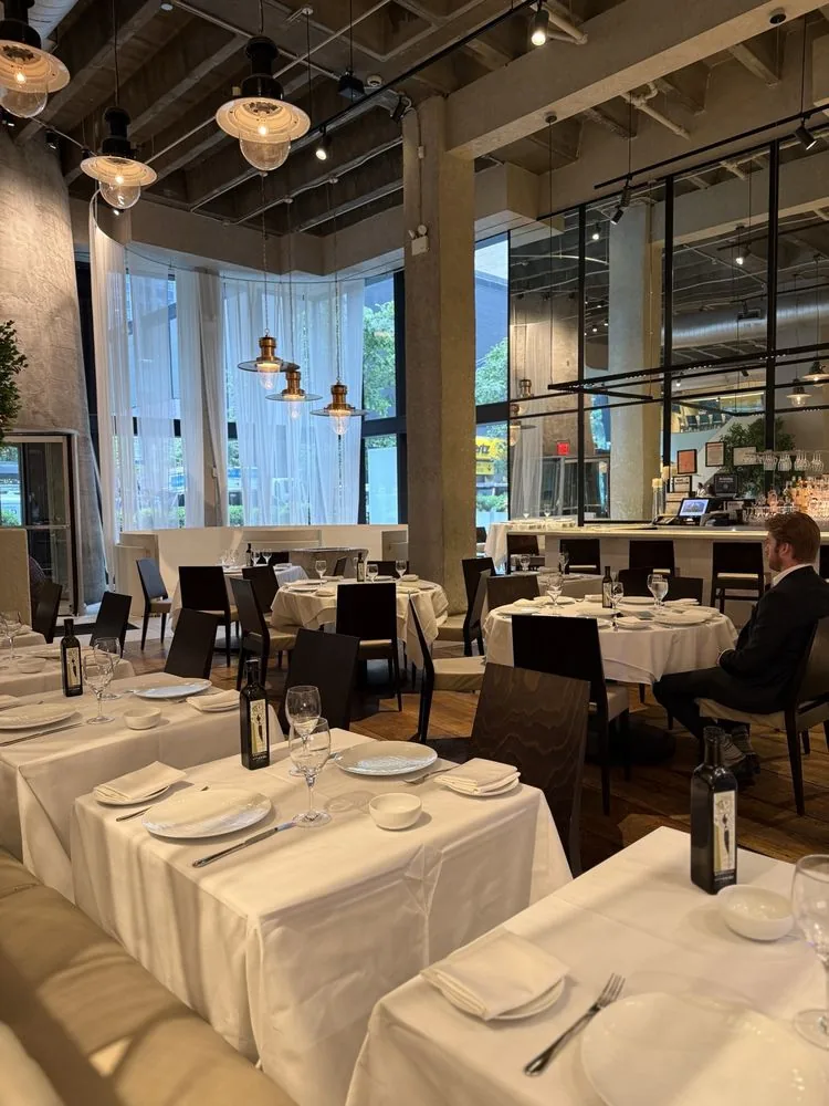 Estiatorio Milos Midtown, restaurants in New York 4