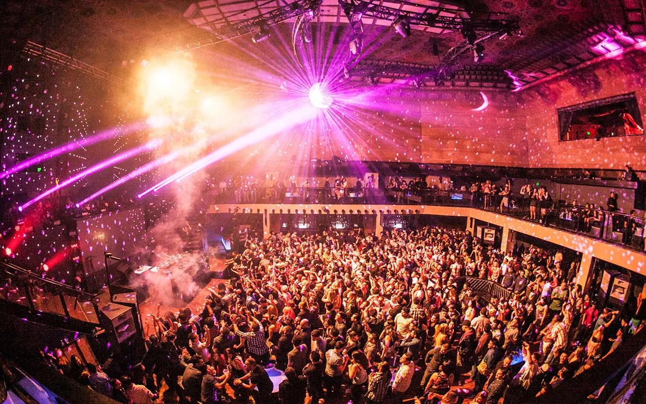 Exchange LA - crowd lights