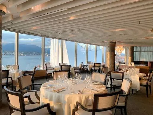 Five Sails - dining room 3