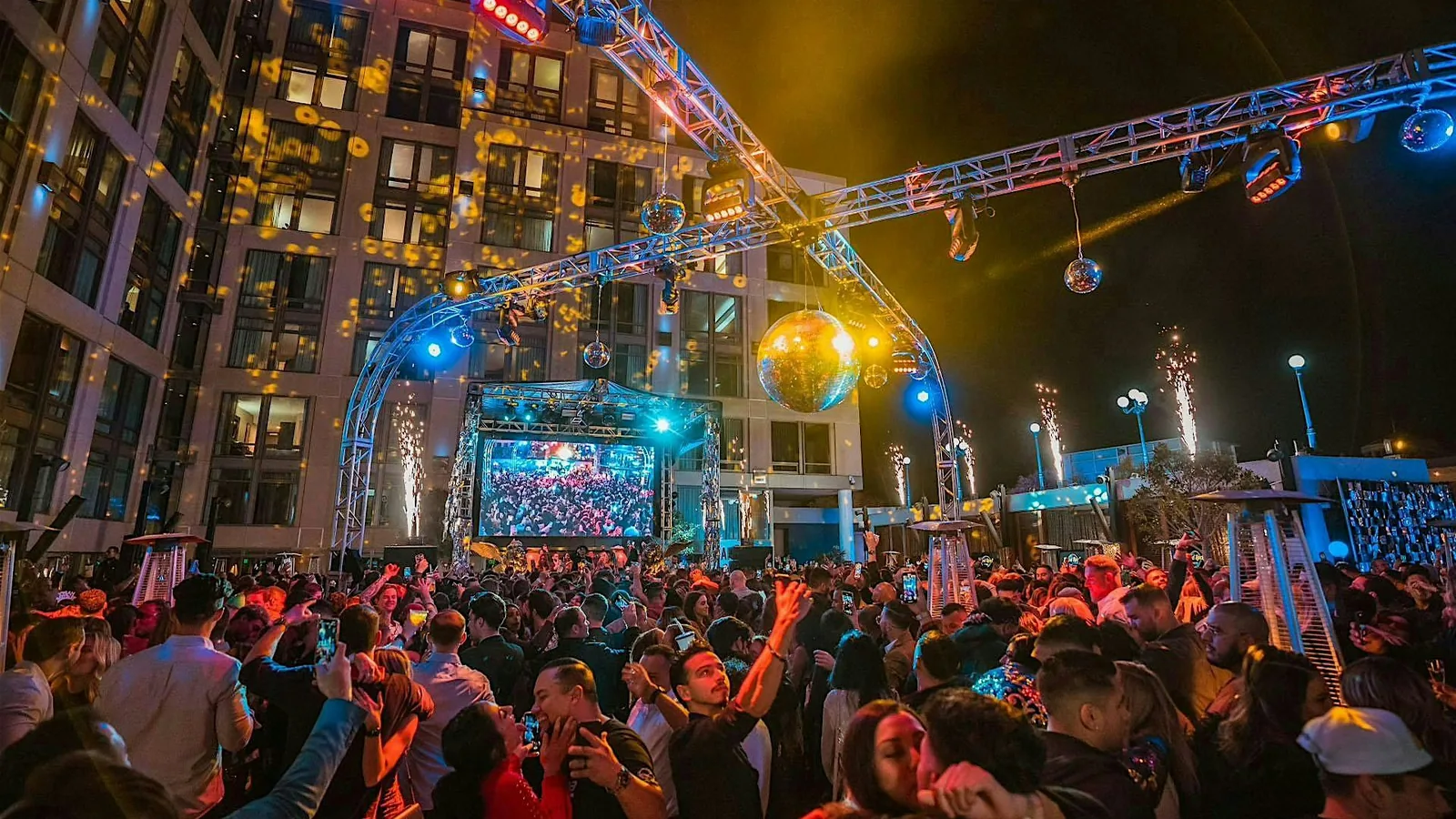 Float - dj booth