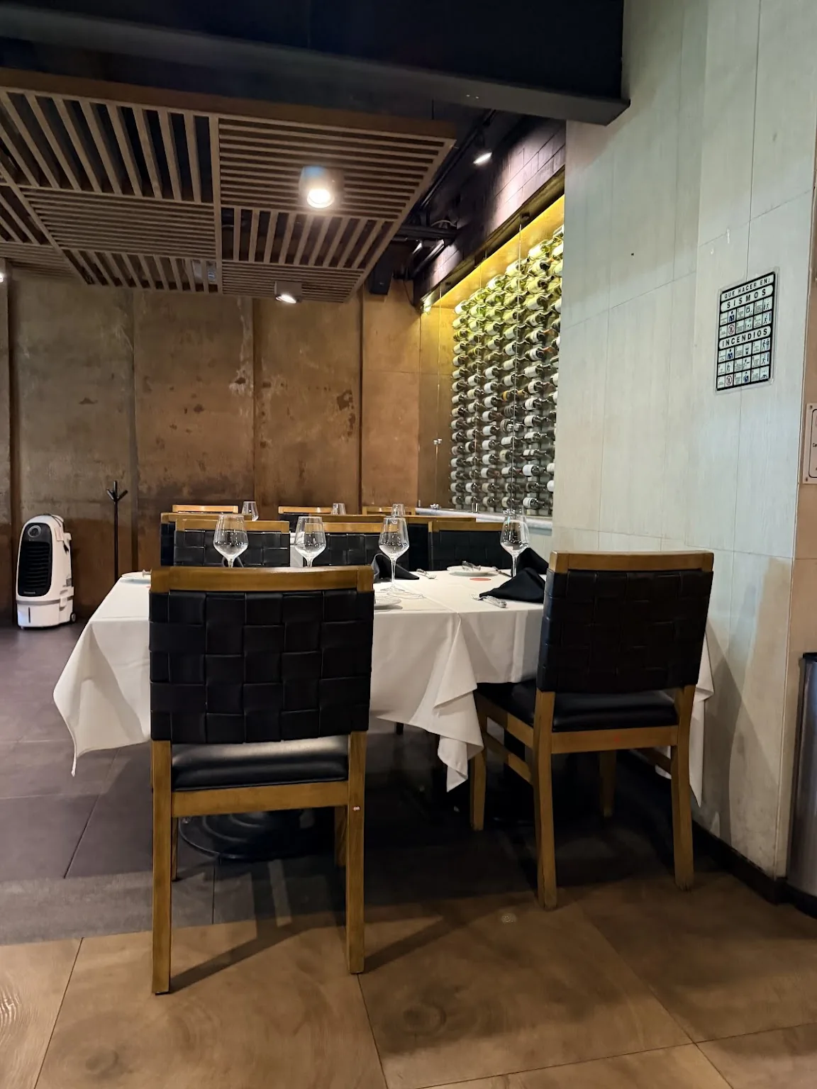 Fogo de Chao - Polanco - dining room beside the wine wall