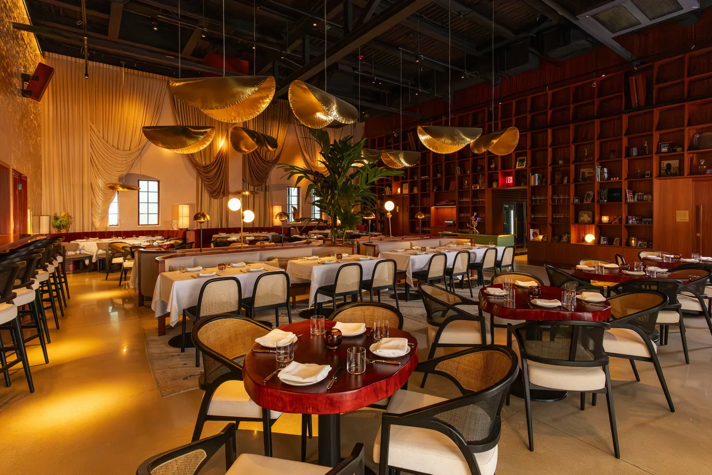 Fooq's - round table dining