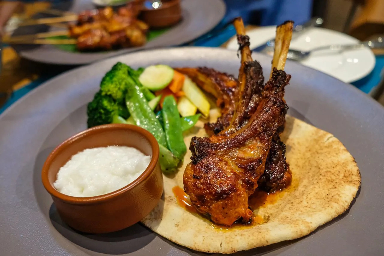 Gallery 7/40 - greek restaurant 4