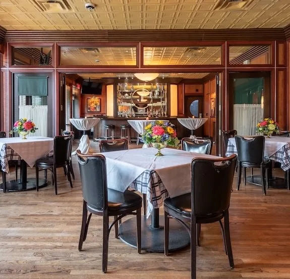 Gibsons Bar & Steakhouse - dining room