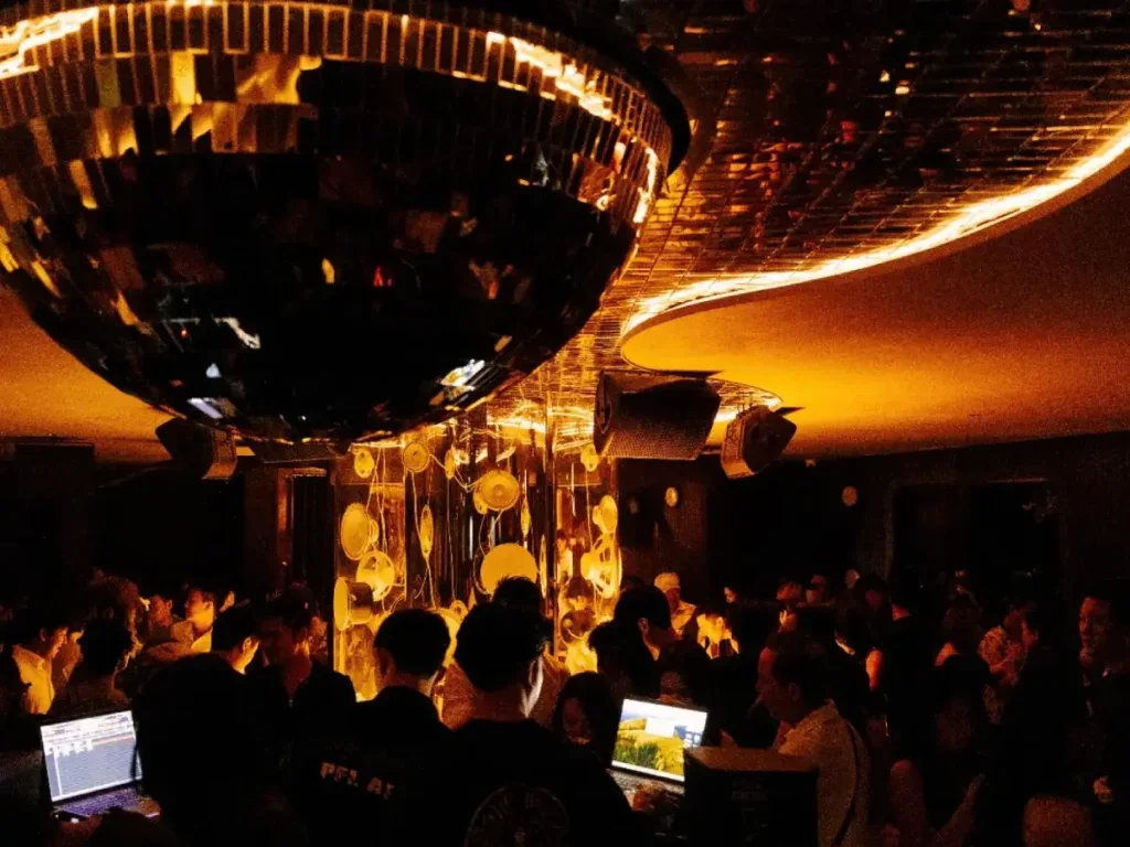 GOT Bangkok - the gold ceiling at peak