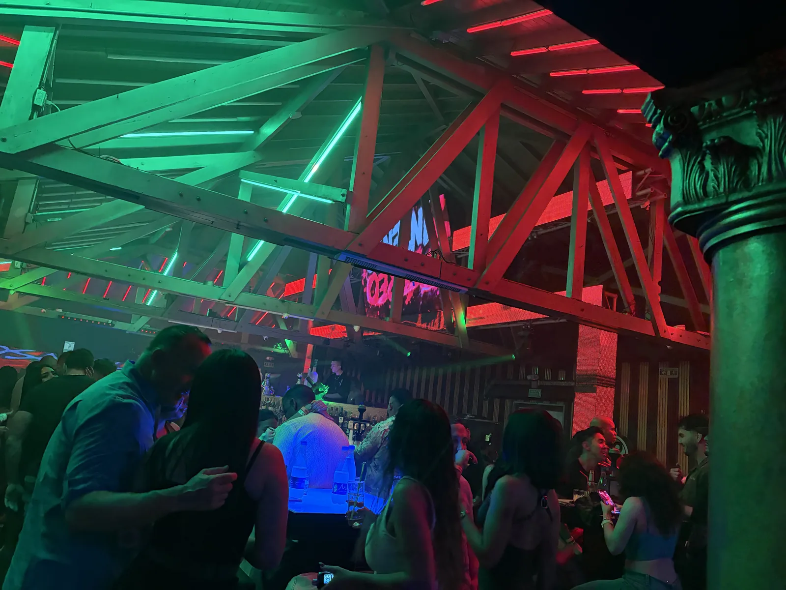 Gusto - timber trusses red green