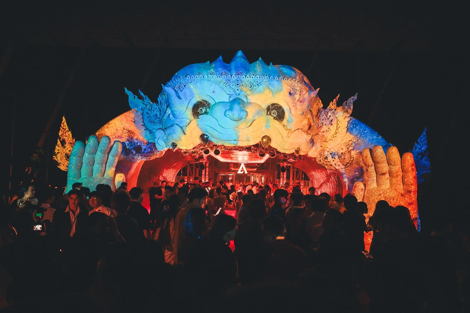 Hanuman Sky Bar / Akara Sky - fix giant hanuman face projection blue orange over crowd bar