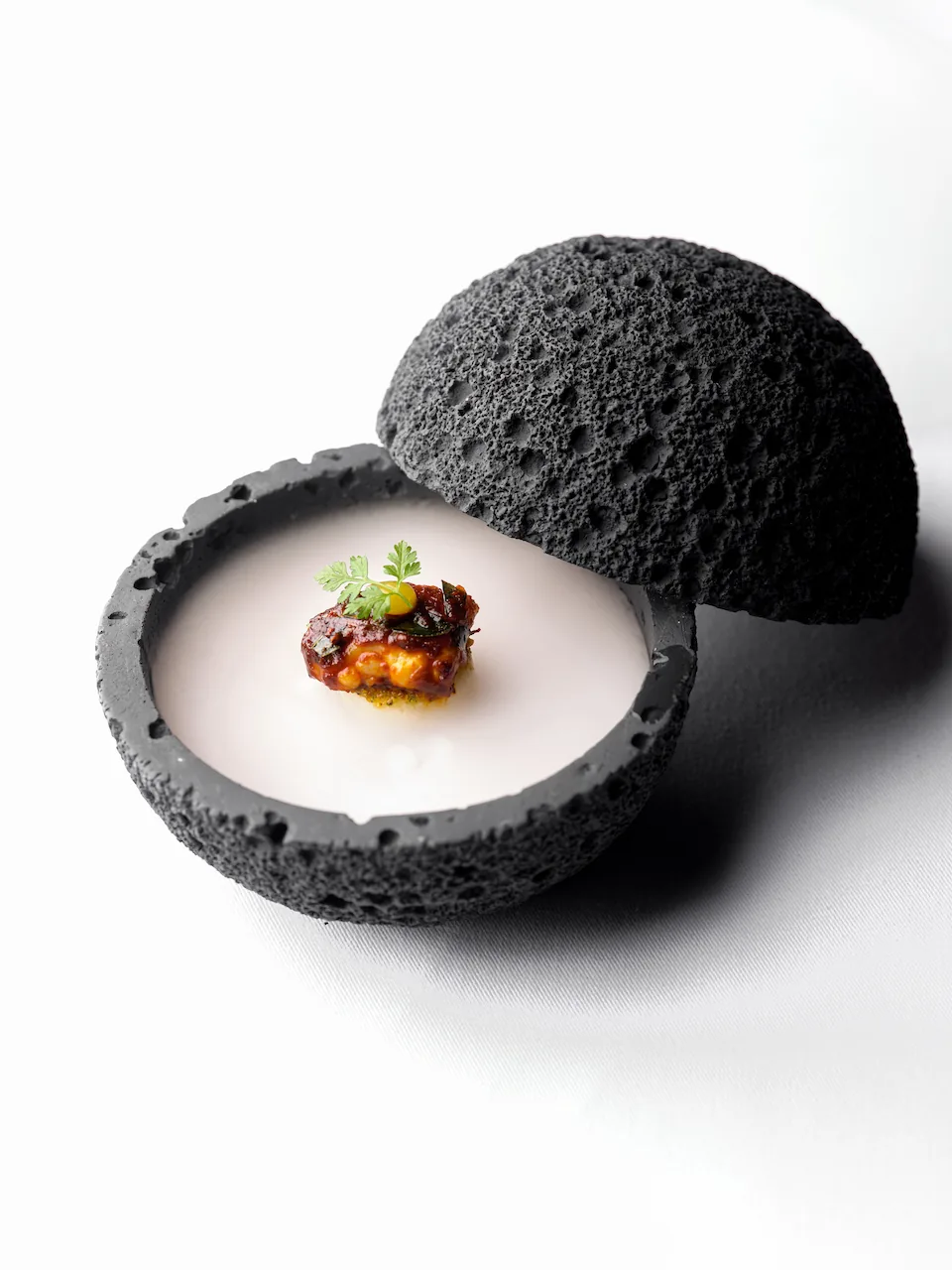 Haoma - charcoal sphere dish