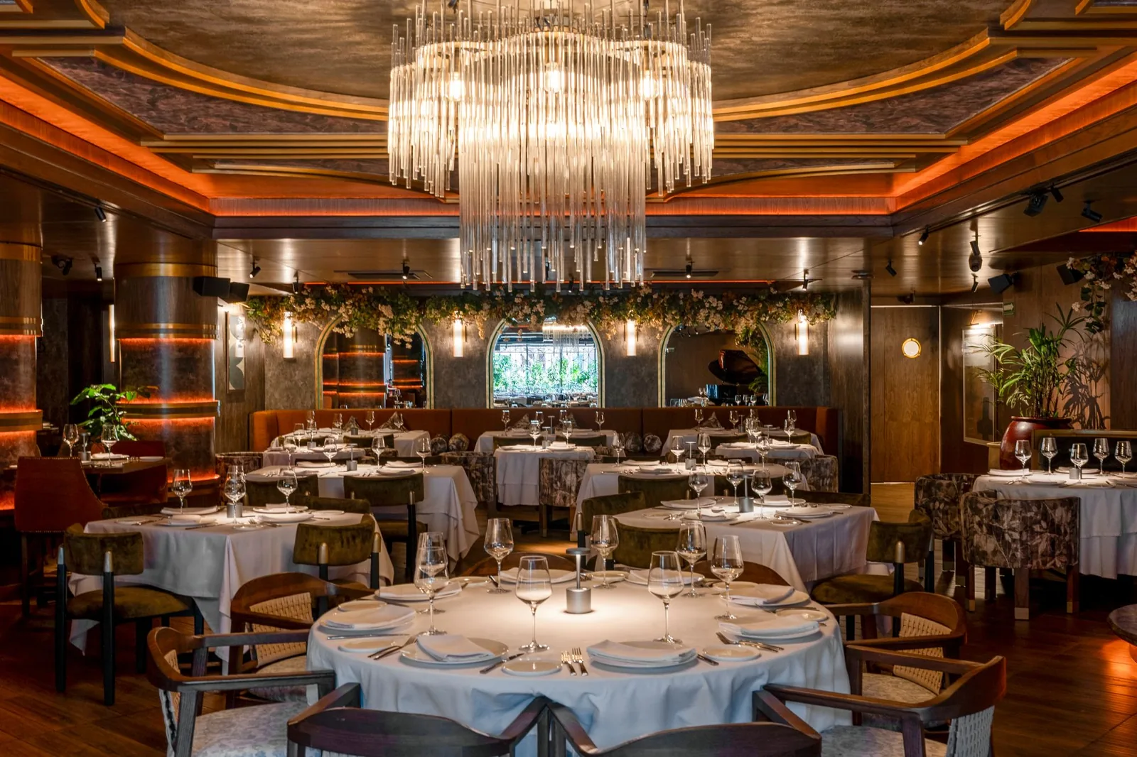 Harry's - main dining room with crystal chandelier