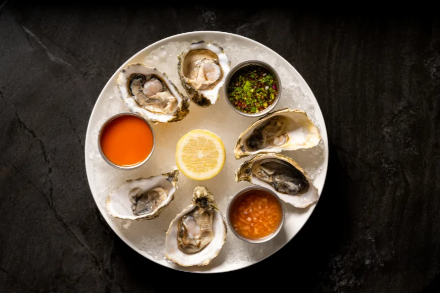 Harry's - oyster platter on ice