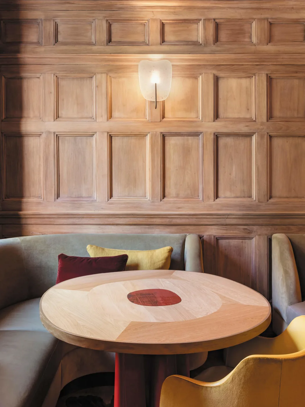 Helene Darroze at The Connaught - oak panelled booth detail