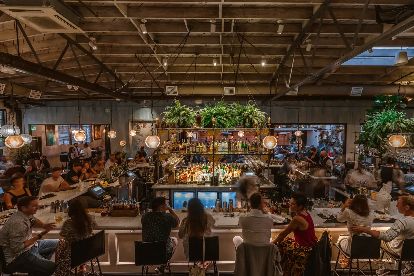 Herb & Wood - dining room bar