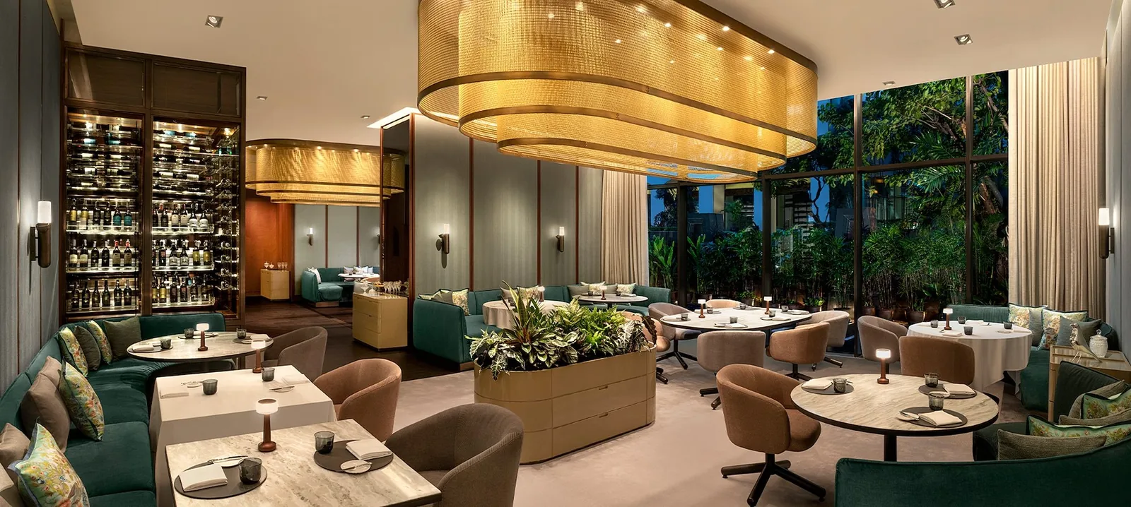 IGNIV - wine wall chandelier lounge