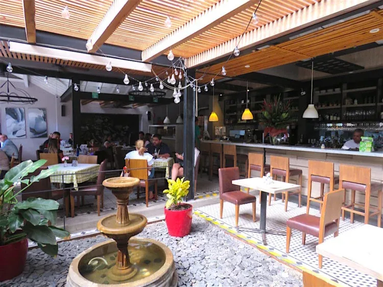Il Castello - patio dining room