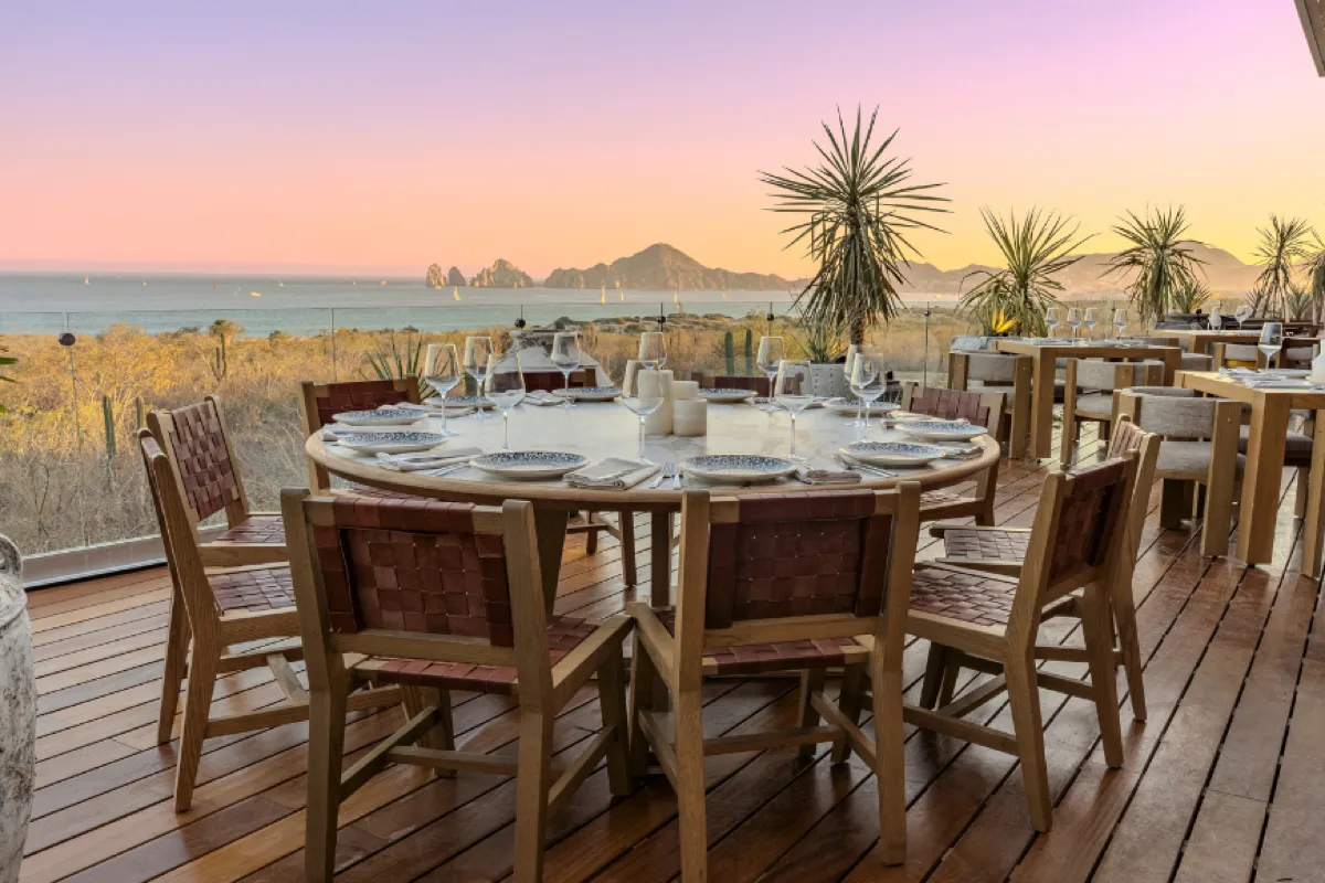Ilios Greek Estiatorio, restaurants in Cabo 5