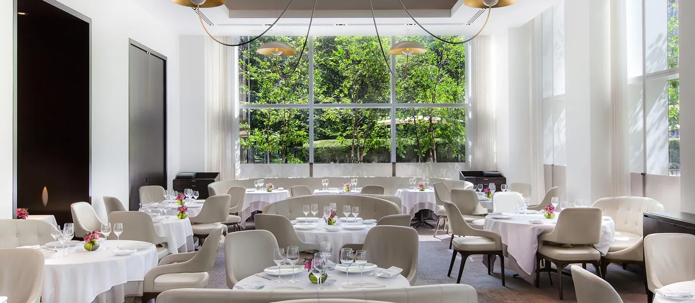 Jean-Georges - dining room tables decor