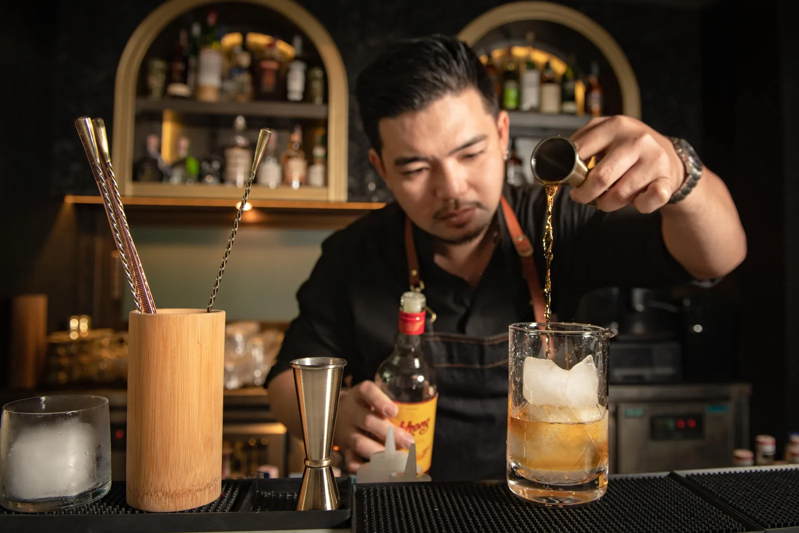Jhol - bartender cocktail bar