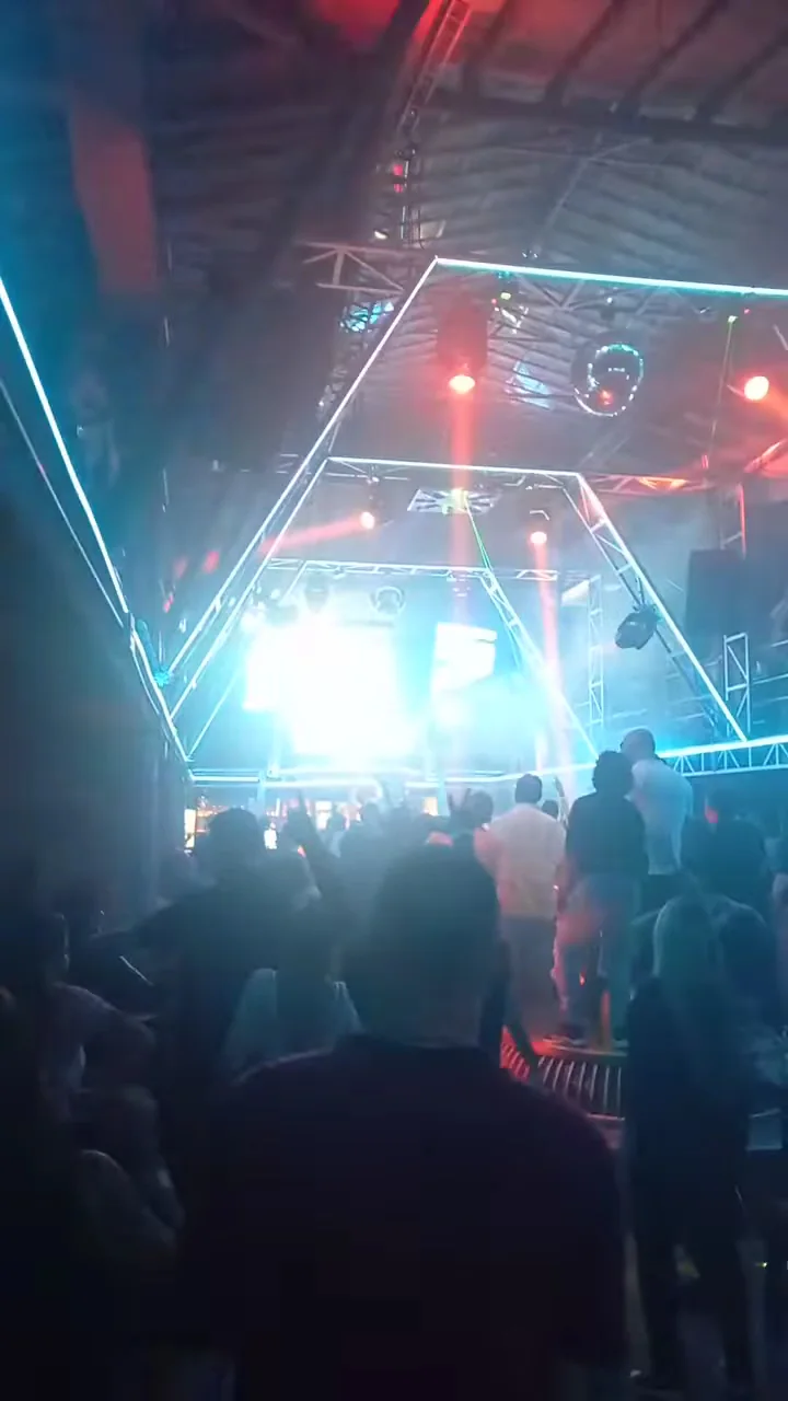Julieta Discoteca - lasers over the floor